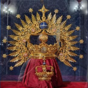 corona-Virgen-Nieves-presentada-martes_1789631145_183520812_1200x1483